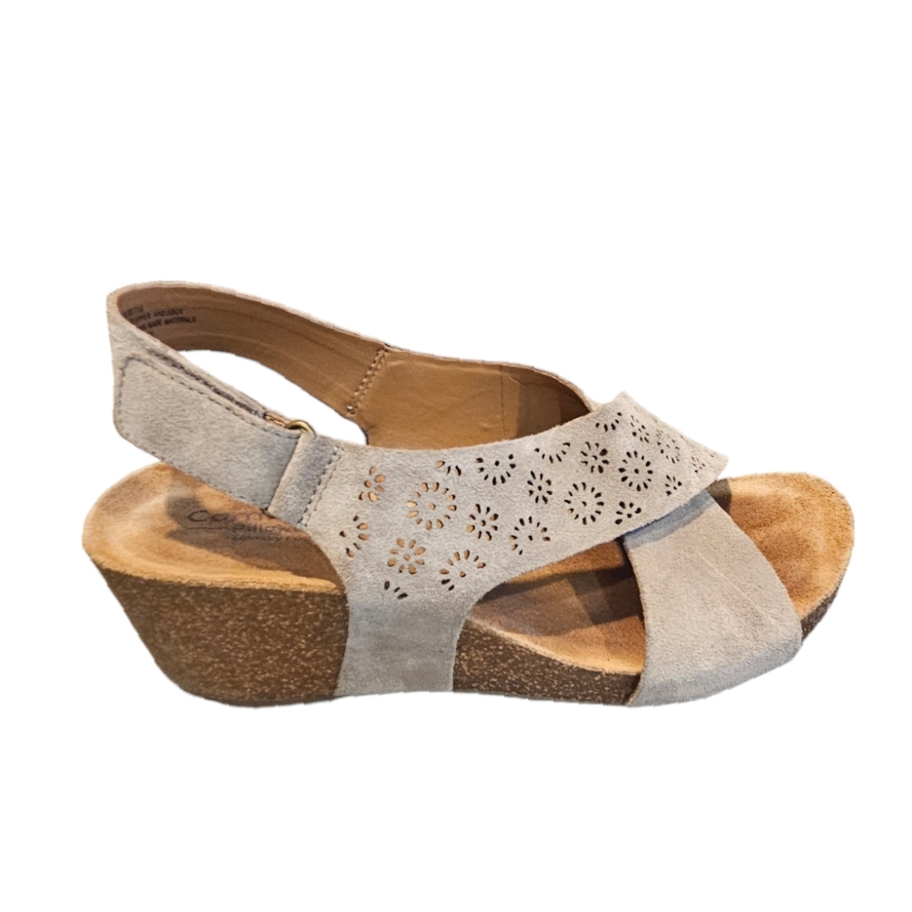 Comfortiva Ellasyn Tan Suede Sandal. Size 9.5.